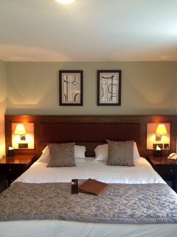 The Plough Inn & Restaurant Конґлтон Екстер'єр фото