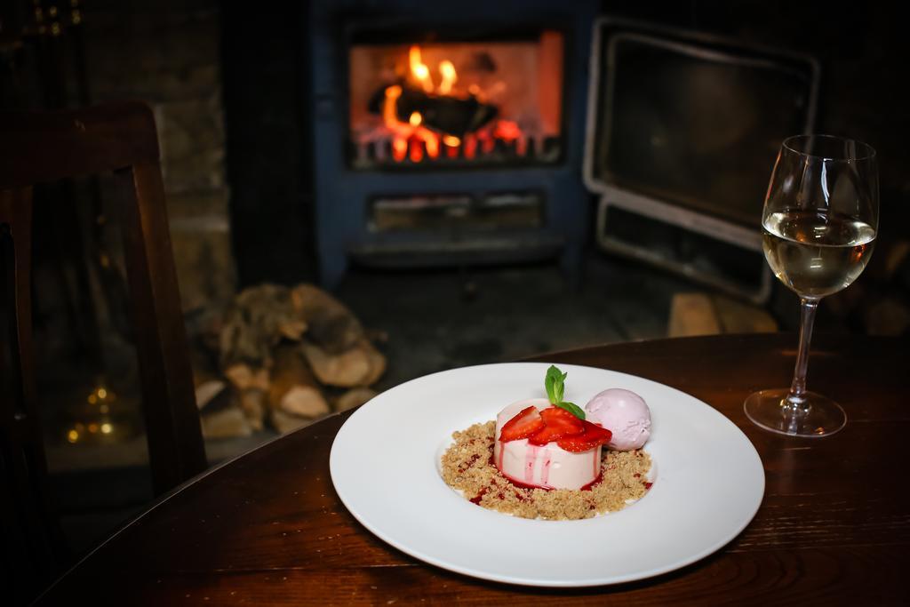 The Plough Inn & Restaurant Конґлтон Екстер'єр фото